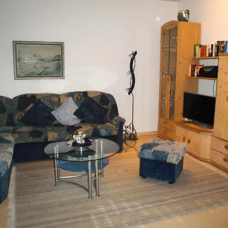 Ilka Plank Apartment *